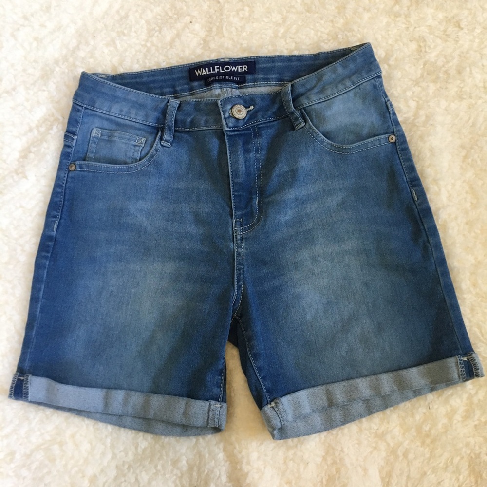 Size 5 Blue Jean Shorts With Cuffed Bottom
